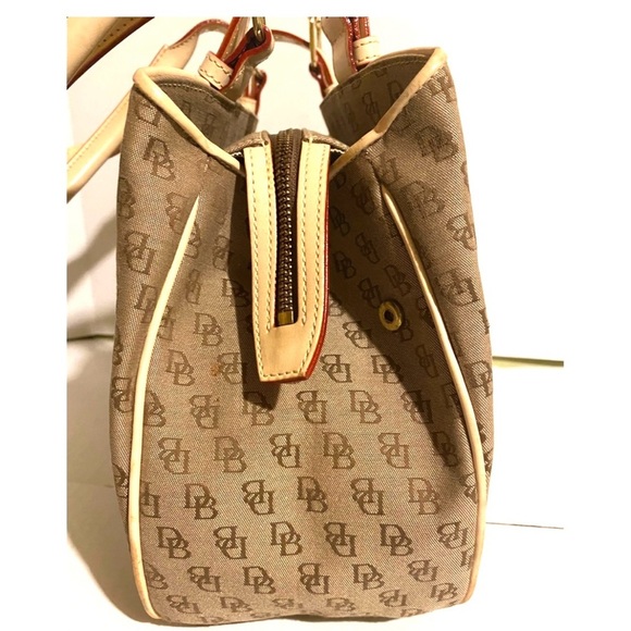 Dooney bourke DB signature print canvas Designer Tote Bag - Picture 5 of 12